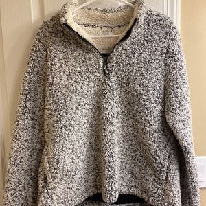 Sherpa pullover lined with fleece